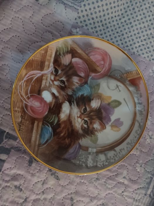 Le Kitty Comforts by Brian Walsh Plate