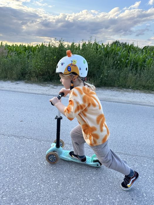 Hulajnoga jezdzik Micro Mini2Go Deluxe Plus + kask