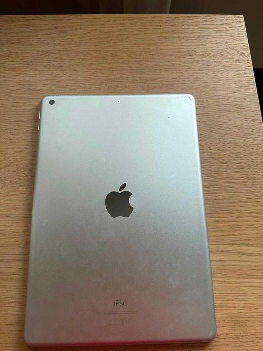 iPad 8.ª Geração 128GB + Teclado | Excelente Estado