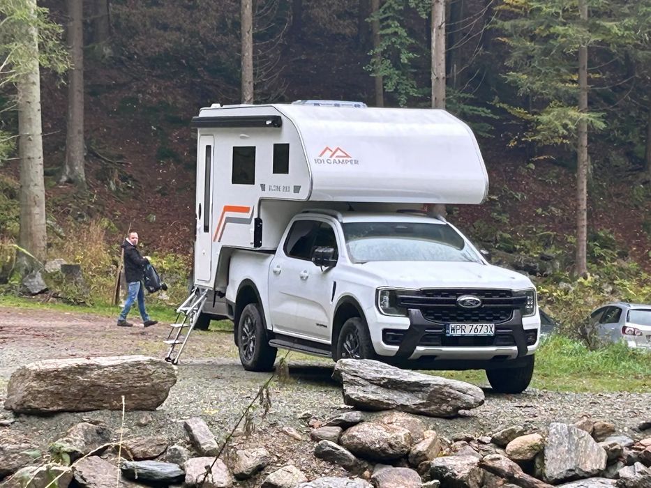 Globe 230  Od ręki. Nowa kabina kempingowa na pickup Globe 230