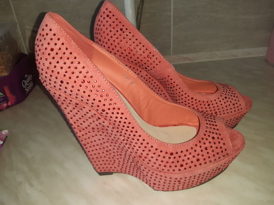 Босоніжки туфлі нові, на платформі