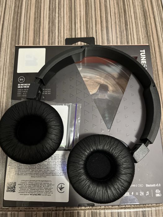 Безпровідні навушники JBL