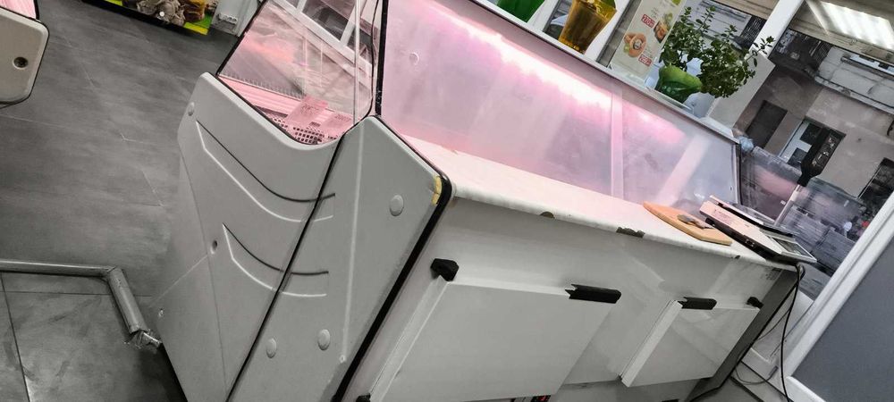 Холодильні вітрини Gold 2м (від +2 °C до +8 °C)