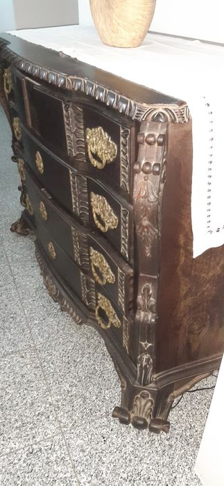 Cómoda estilo d.josé.