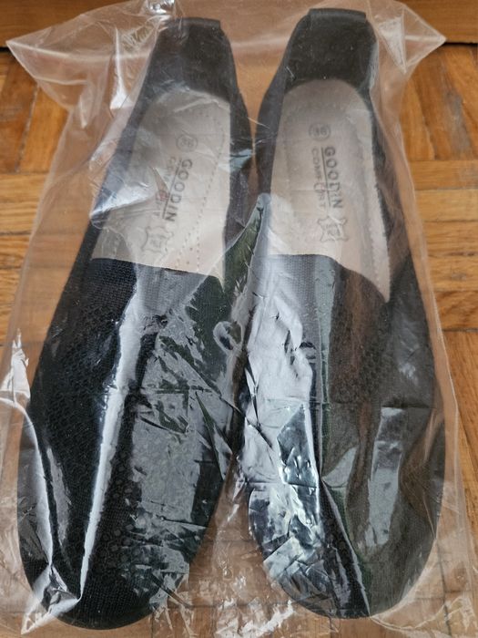 Buty nowe, sportowe, ażurowane, skechers, r.36,5