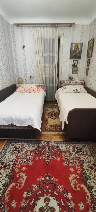 Оренда ліжко-місця в кімнаті. Вул. Соборна. Центр