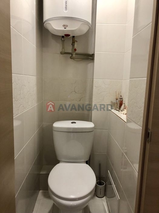 Продам 3 кімнатну з холом на Лівому березі