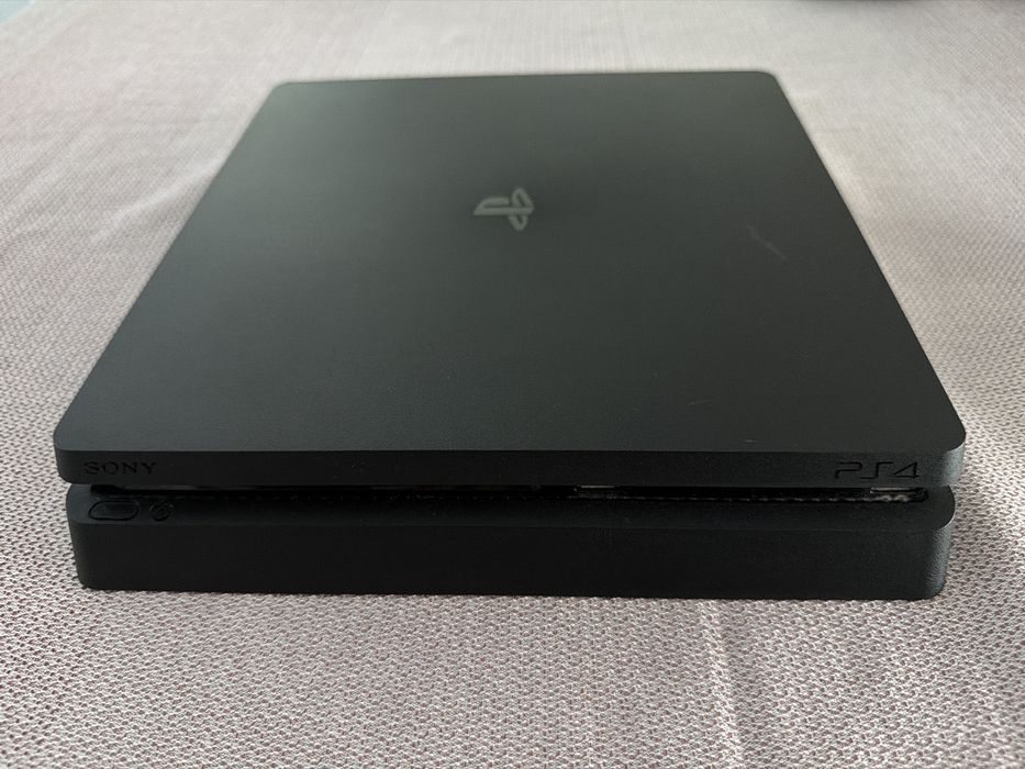 PS4 1TB + 2 Comandos + Extra