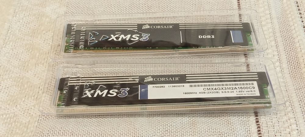 Модуль памяти Corsair XMS - 3  DDR 3 . 4 GB .