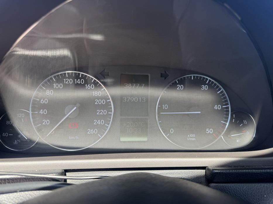 Mercedes C 220 Avantgarde Impecável!