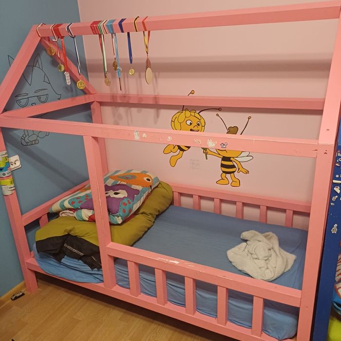 Łóżko domek dom materacem