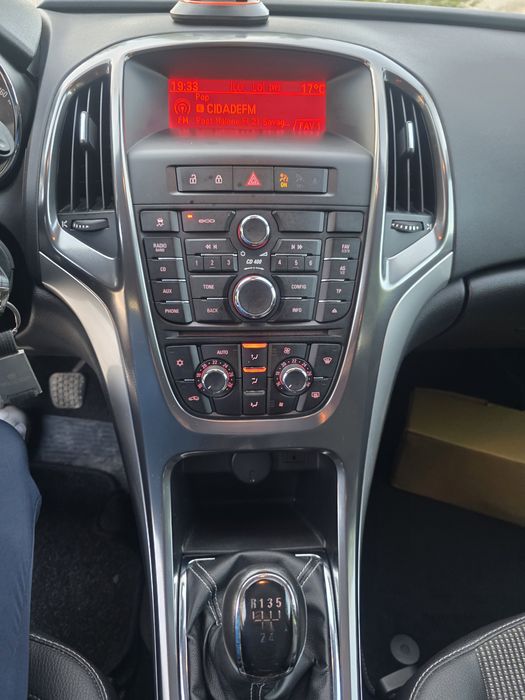 Opel Astra SportsTourer 1.3 Cdti 95cv ( Apenas 46 mil kms )