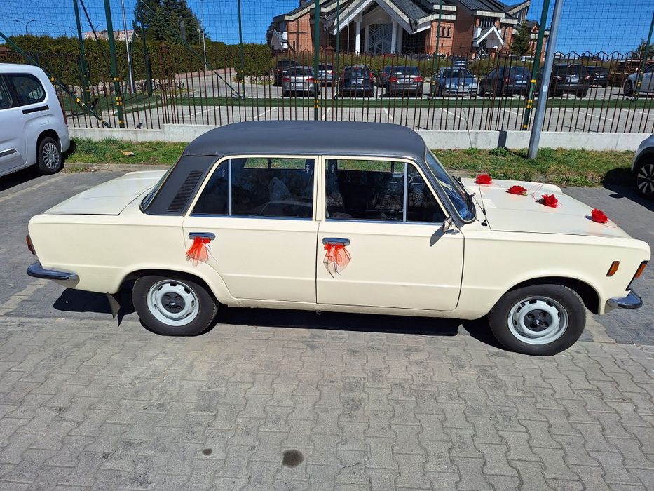 Auto  do ślubu fiat 125p