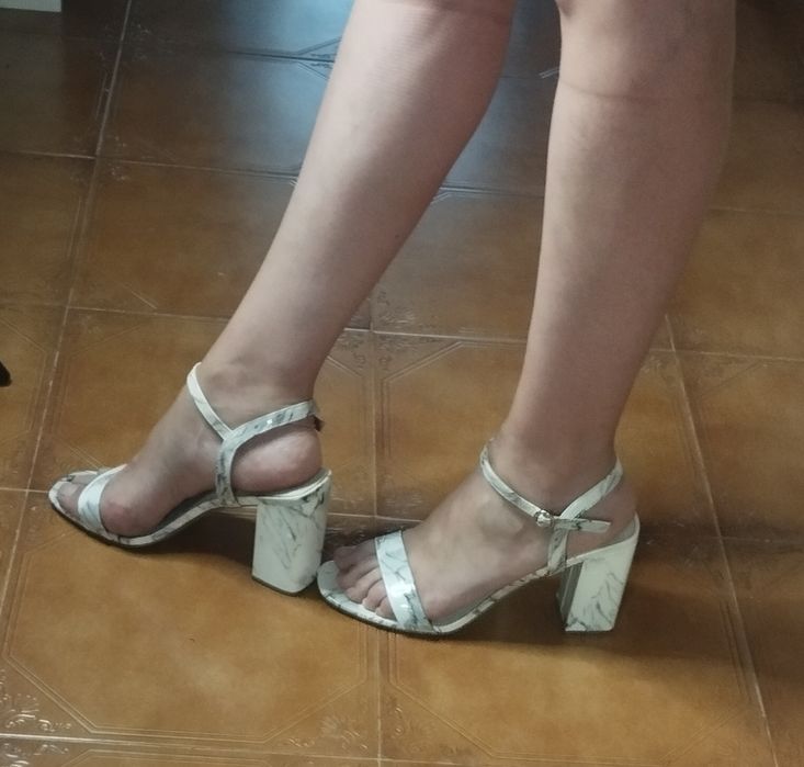 Sandálias com tira e fivela PRIMARK