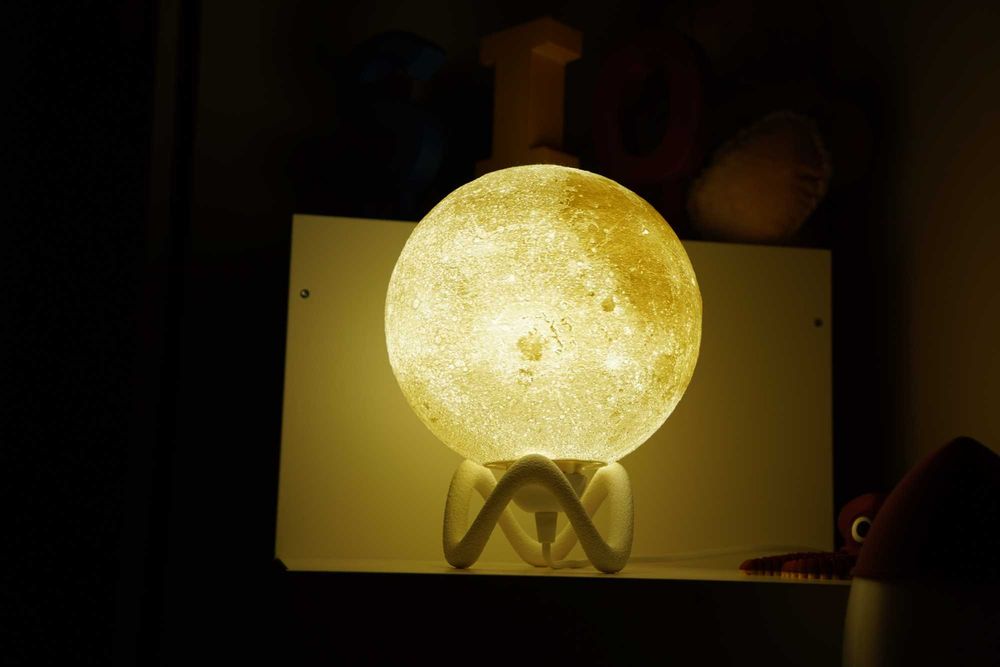 Lampka nocna 3D w kształcie Księżyca / Księżyc Moon Lamp dla dziecka