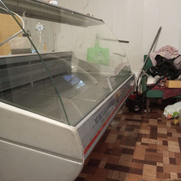 Холодильная витрина в хорошем состоянии