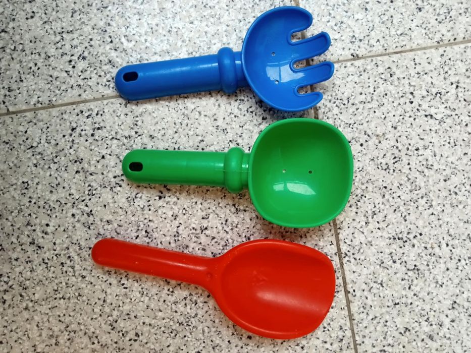 Brinquedos de praia variados