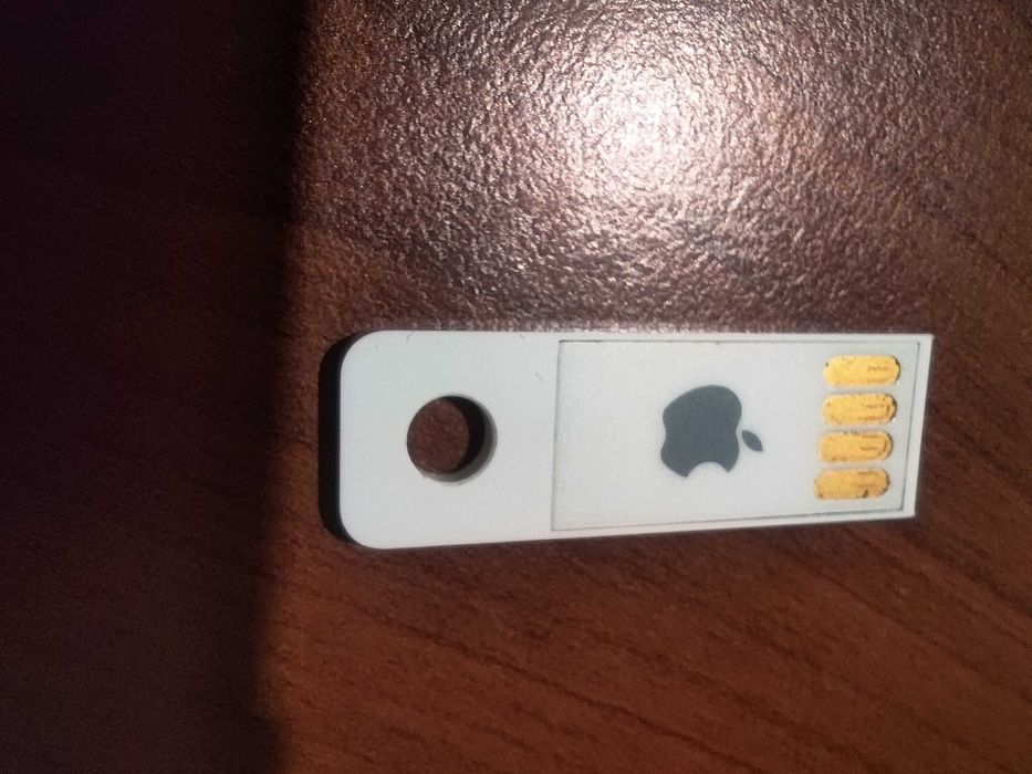 Oryginalny dysk flash USB 8 GB mac OS X A1384