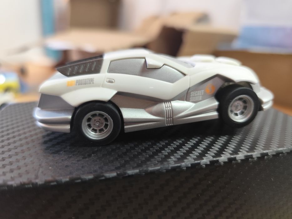 Prototype / Concept (Secret Silver)
Carro Pista Elétrica – Carrera GO!