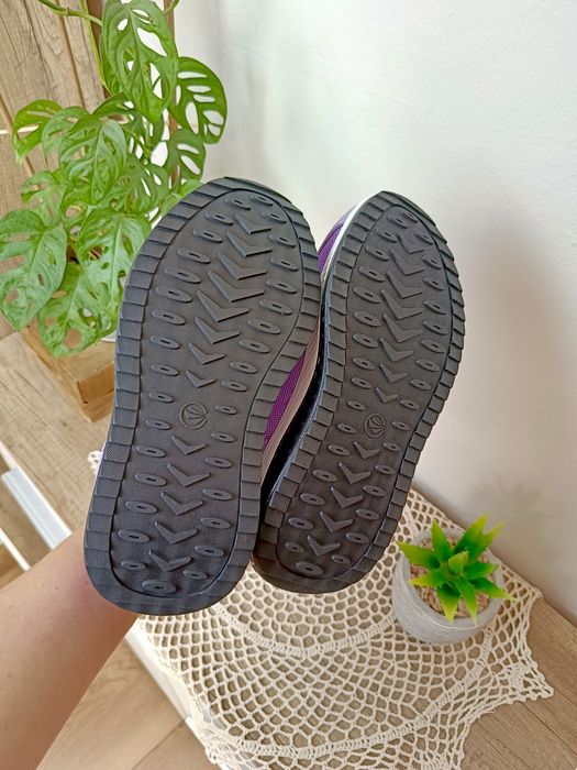 Damskie sneakersy adidasy tenisówki 37 o szerokim kroju AOV