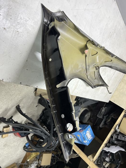 Крило ліве переднє Tesla Model 3