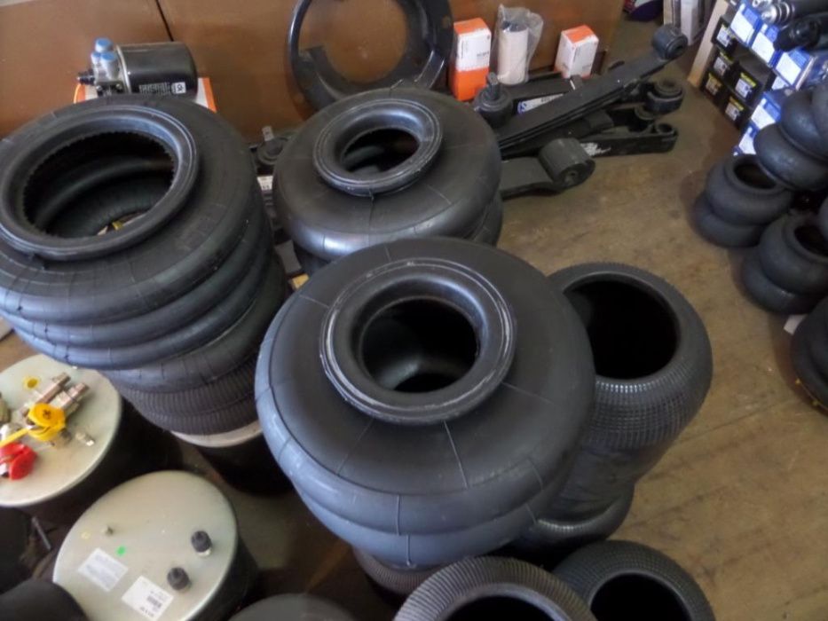 Комплекти пневмопідвісок від Центру Пневми України з Нікополя.