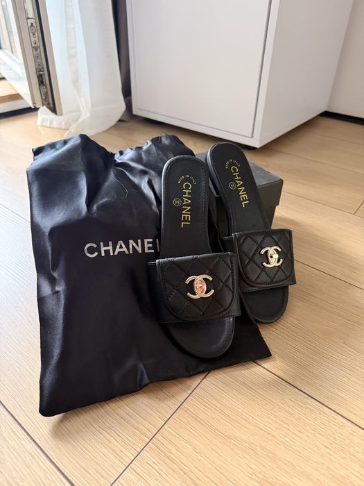 Шльопанці в стилі Chanel