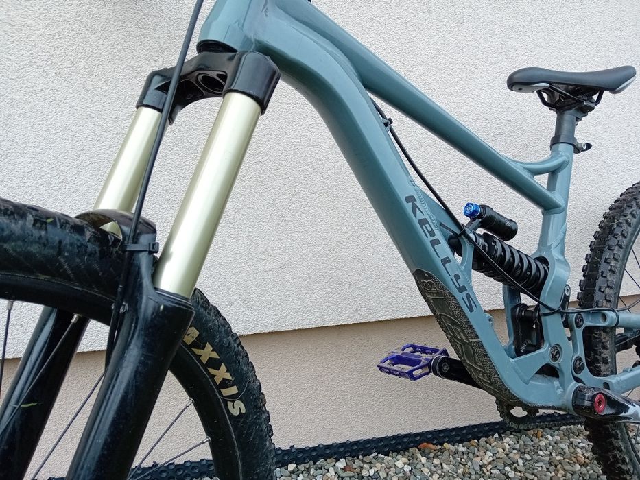 Kellys Noid  27.5 M enduro/downhill  (nie Giant)