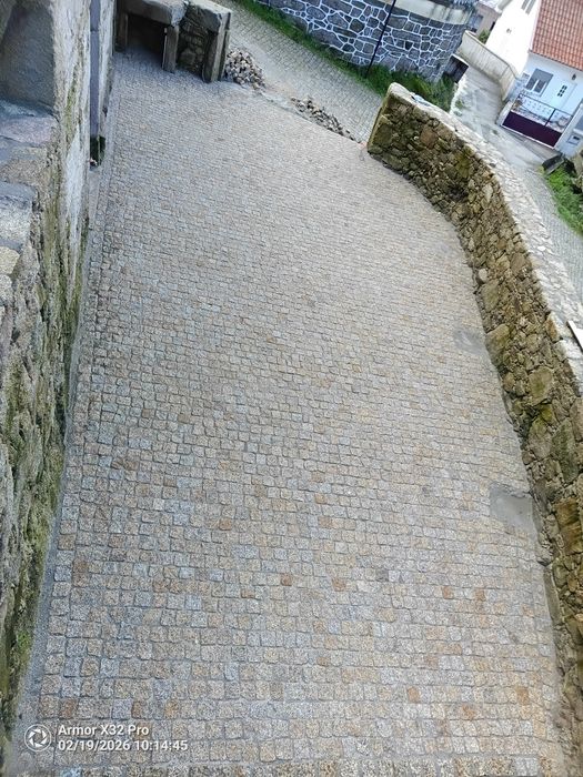 Pavimento em calçada natural