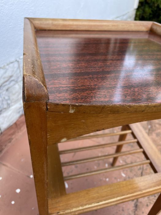 Pequena mesa de apoio vintage