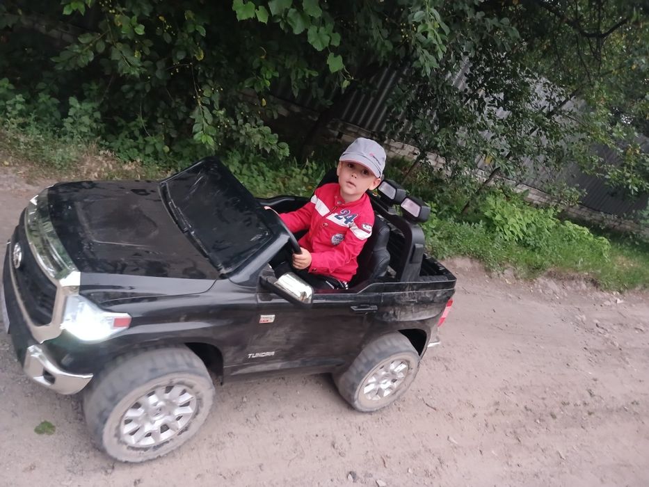 Дитячий двомісний електромобіль TOYOTA TUNDRA