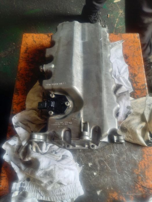 Miska olejowa VW 2.0 tdi Golf VII  kompletna