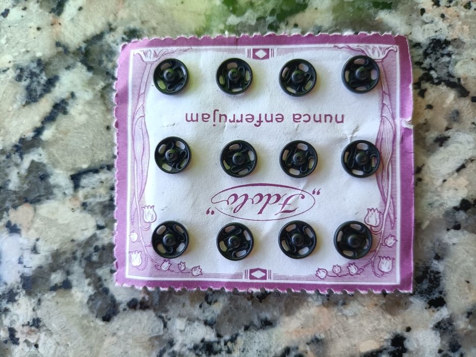 Colchetes e molas novos