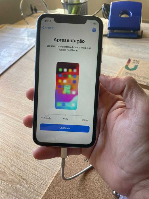 iPhone 11 - 64 GB - Bom estado