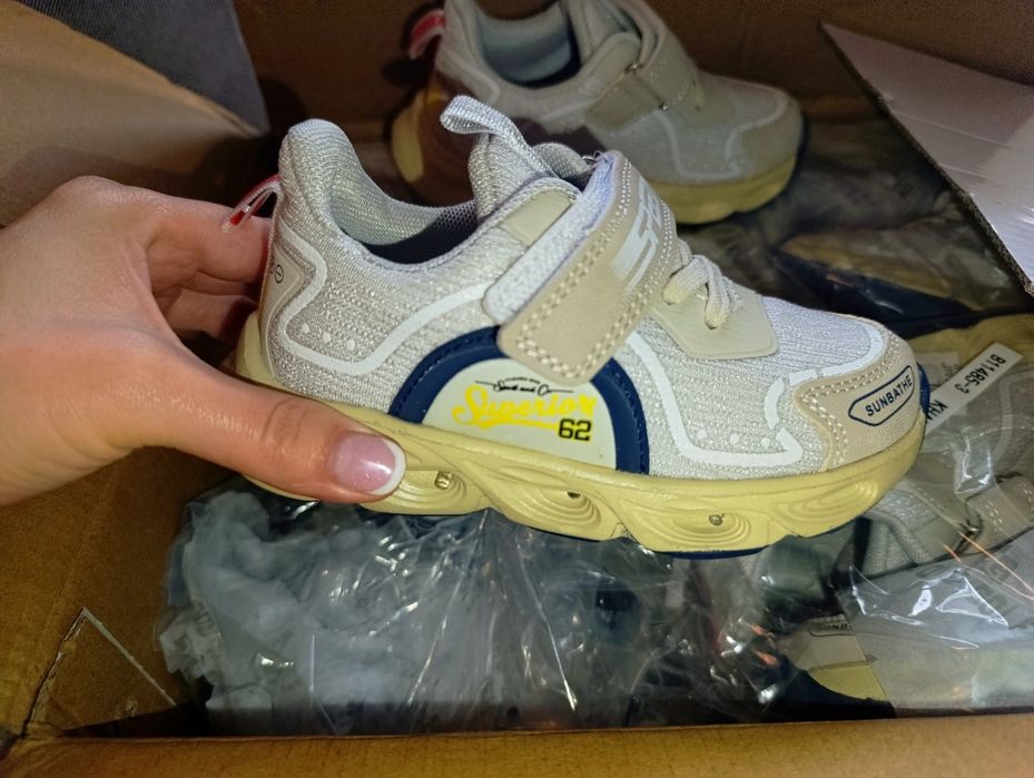 Дитячі кросівки, що світяться при ходьбі (LED), розміри 26–31 кроссовк