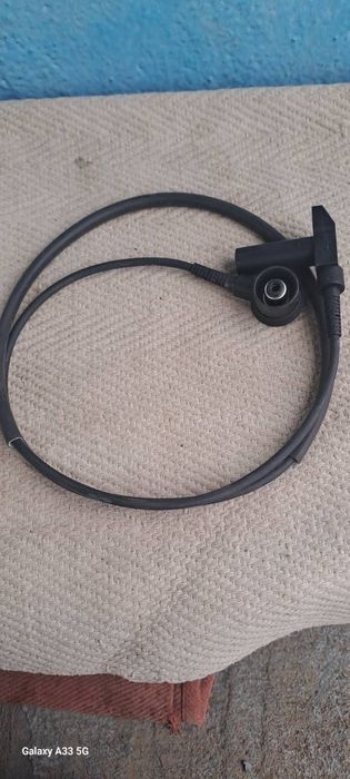 Датчик положения колінвала 124 Мерседес.