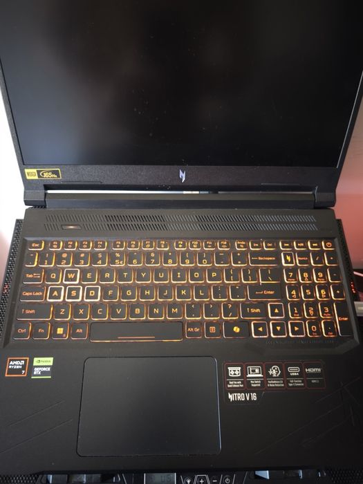 Sprzedam laptopa acer nitro v16