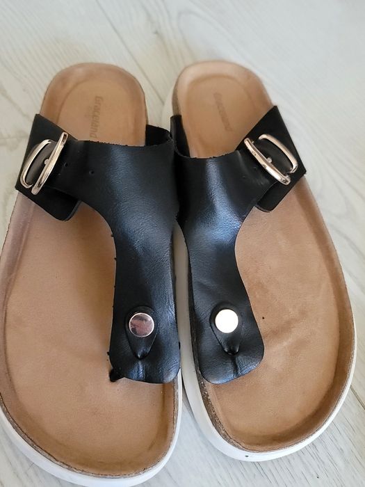 Продам жіноче взуття