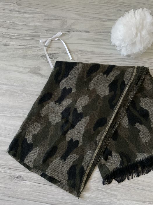 damski jesienny szal moro Stradivarius / szalik khaki damski na zimę