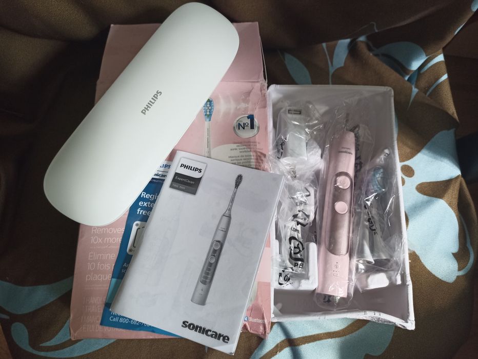 Электрическая зубная щетка Philips Sonicare 7500
