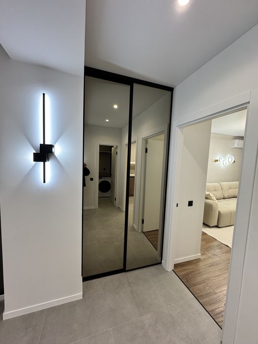 Центр .Продаж 2 кім квартири з великою кухнею та єврорем ,2 гардеробні