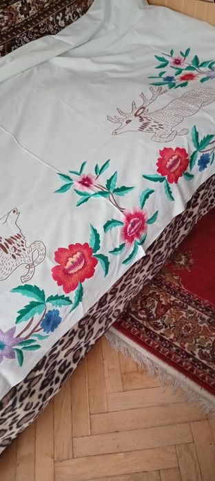 Продам вишиту простинь підзорник 155х196 см