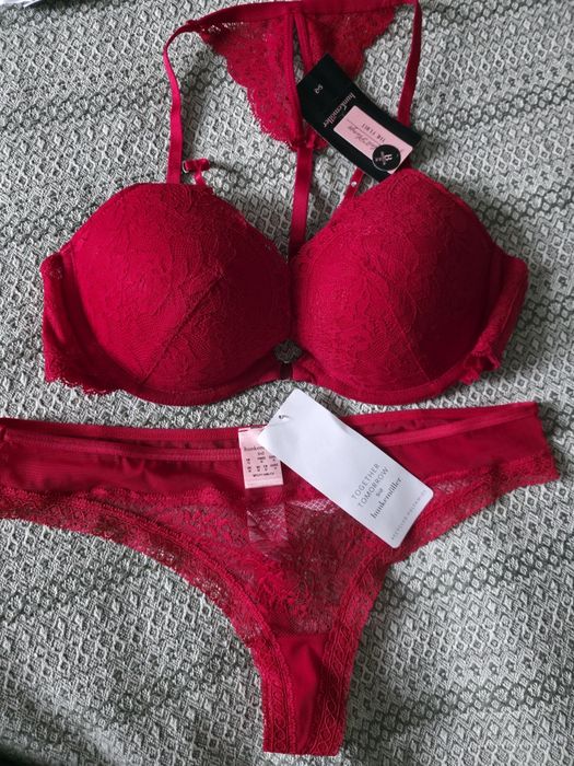 Комплект нижня білизна червона М. Hunkemöller. 80 B. Низ М. Пояс М.