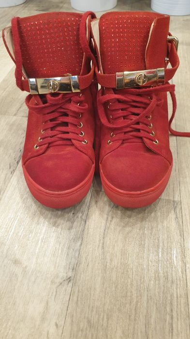 Sneakersy na koturnie
