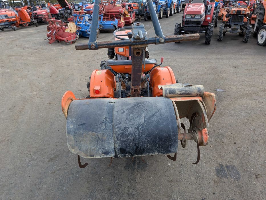 Kubota B6000D 13 KM 4x4 – kompaktowy japoński traktorek