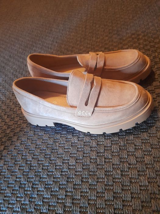 Sapatos quase novos