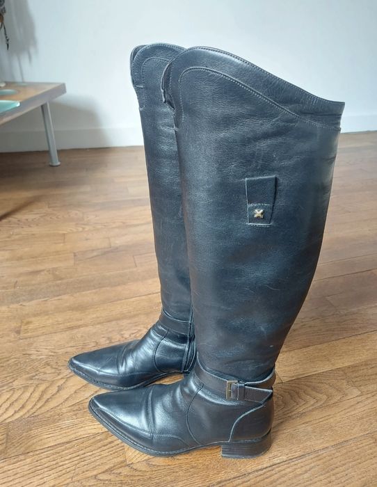 Botas altas, de couro legítimo, preta. Estilo Montaria.