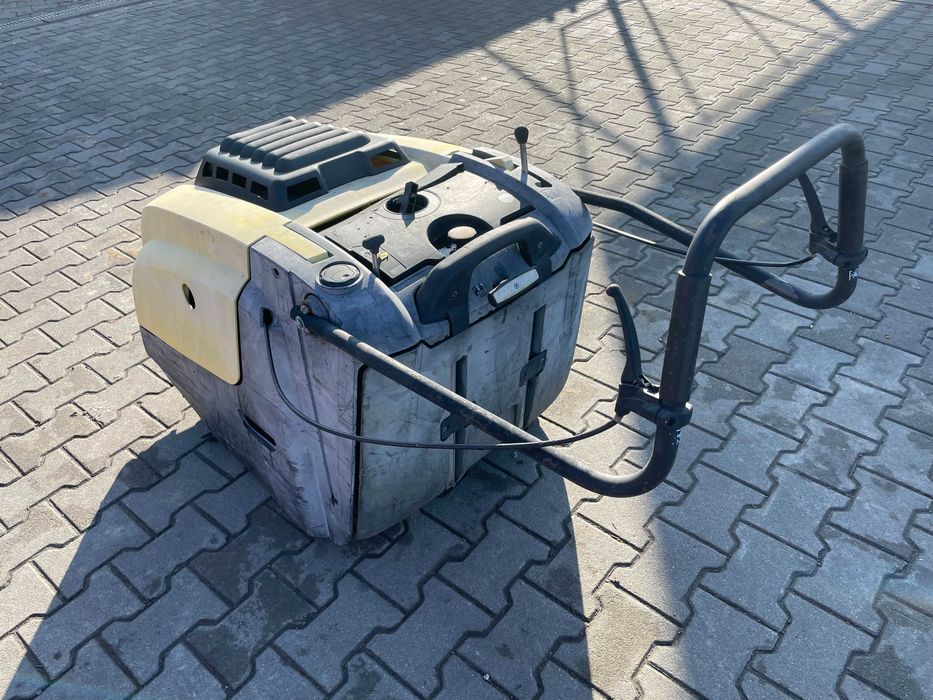 Zamiatarka spalinowa KARCHER KM75/40 W , DEFEKT