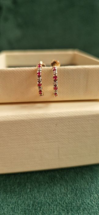 Złote kolczyki z rubinami i brylantami
