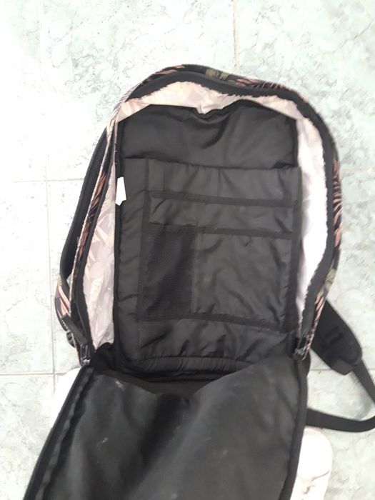 Mochila New Era bom estado
